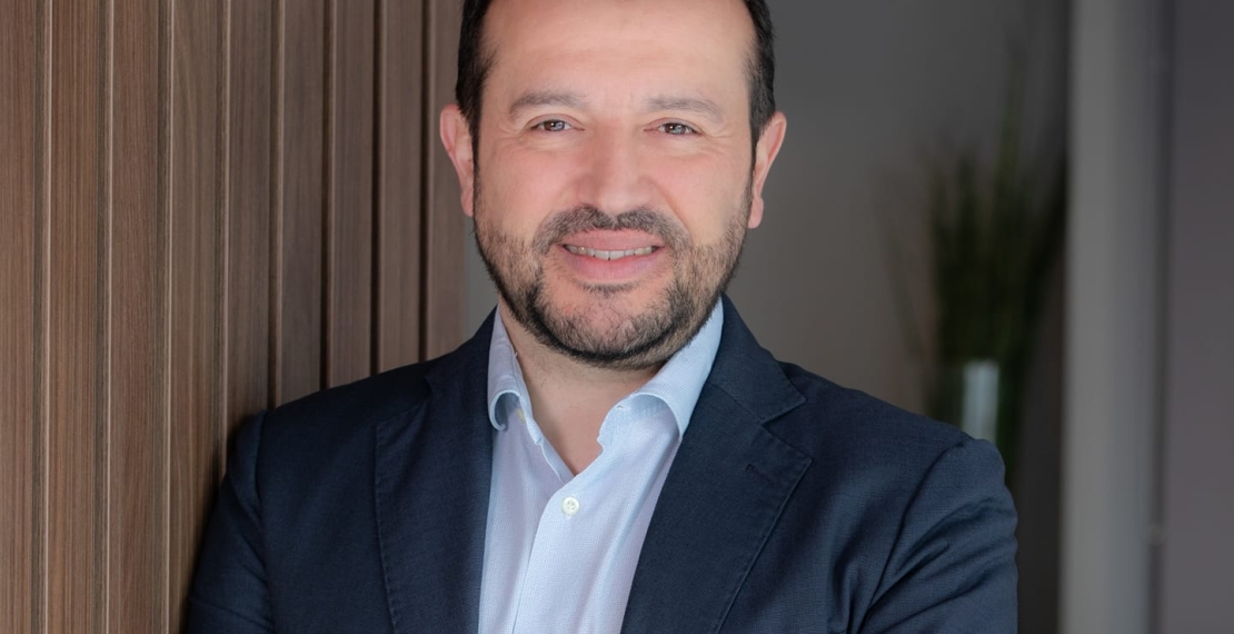 Καλά τα βαφτίσια, καλύτερα τα δρομολόγια. Μητσοτάκης και Καραμανλής ας αφήσουν τις μετονομασίες κι ας δώσουν εξηγήσεις για καθυστερήσεις και ακυρώσεις